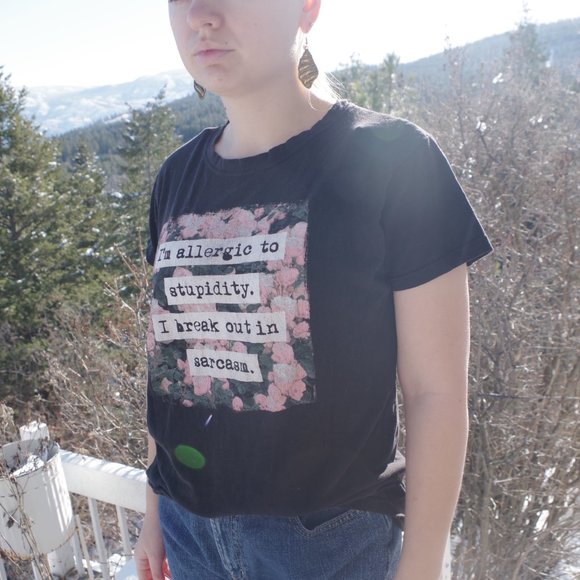 Black t-Shirt With The Saying I 'm Allergic To Stupidity .I Break out In Sarcasm - Picture 4 of 4